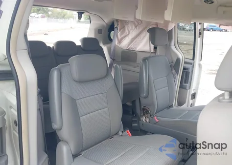 2010 Chrysler Town & Country Touring from USA, damaged, VIN 2A4RR5D13AR185854